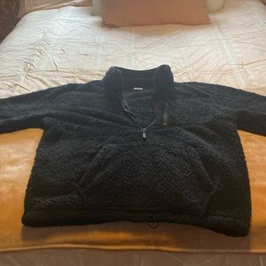 VS Pink ladies large black Sherpa pullover